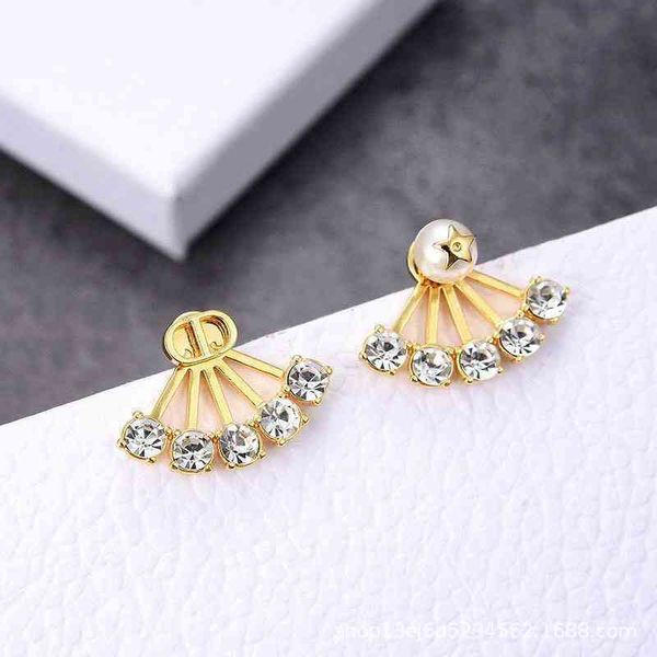 

70% off new fashion pearl earrings, Golden
