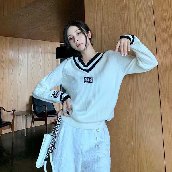 

2021 autumn trend net red correct version small fragrant rabbit cashmere core spun yarn jacquard v-neck knitted sweater, Black