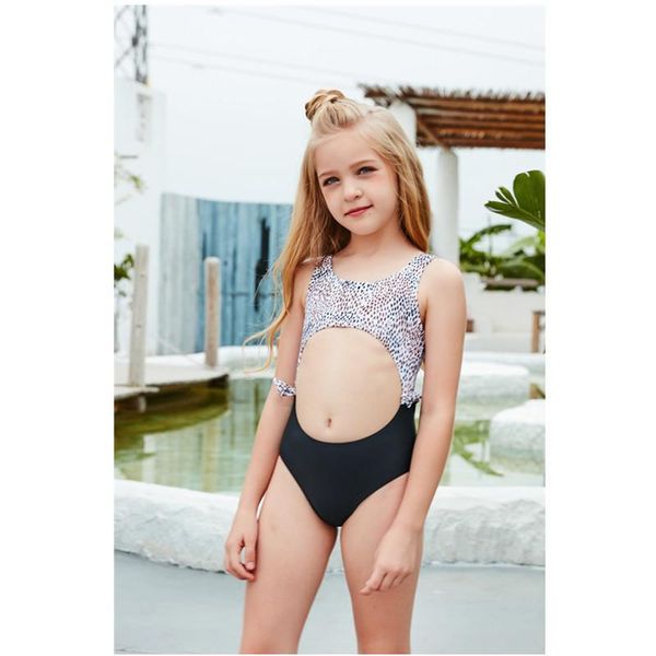

one-piece suits 2021 fashion girls bikini swimsuit children's stitching hollow
