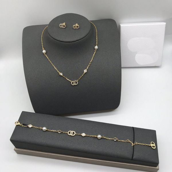 

70% off outlet online 2021 new family letter temperament inlaid pearl diamond necklace bracelet earrings clavicle chain, Black