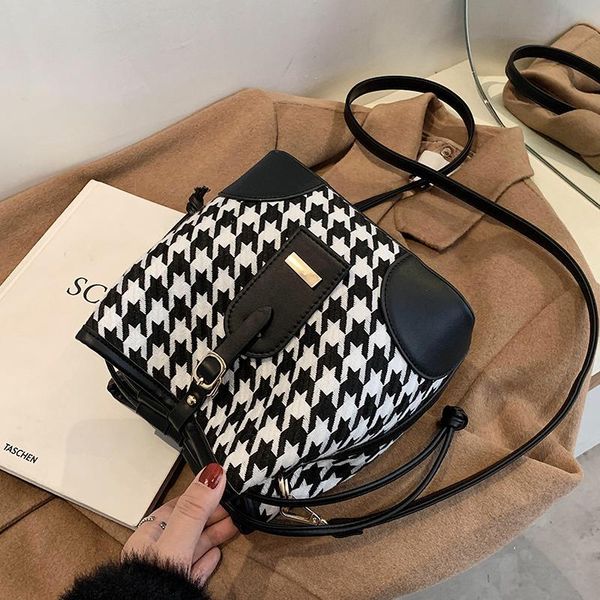 

western width: bucket crossbody new female retro design shoulder bag fall/winter woolen houndstooth fashion bag niche 20.5cm irxob, Red;black