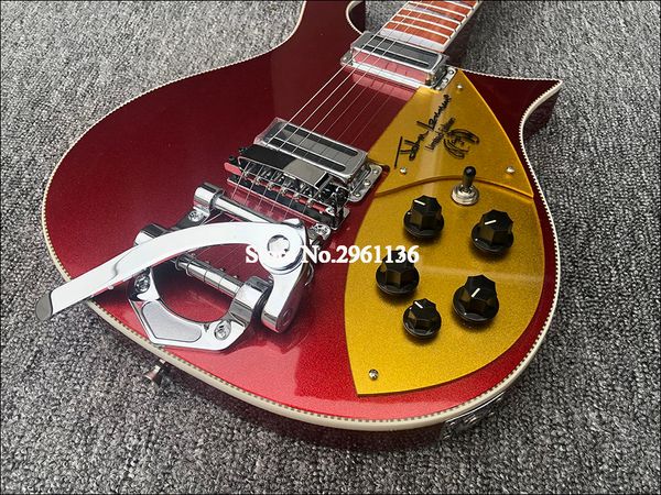 660 6 cordas Metálicas Vermelho Guitarra Elétrica Checker Ligação, Signature Gold Guarda Pickguard, Fingerboard de Brilho Laca, Inlay Triângulo, Bigs Tremolo Bridge