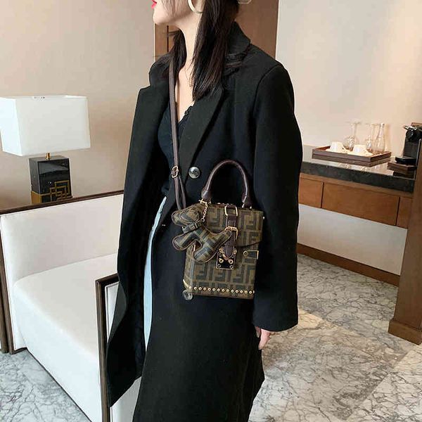 

summer bag female new and style mini texture sling shoulder messenger small square portable box