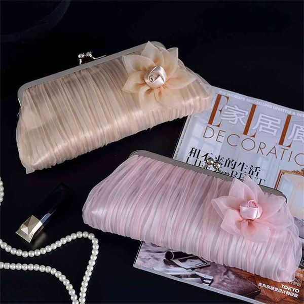 

new sweet satin flower banquet hand dress bag