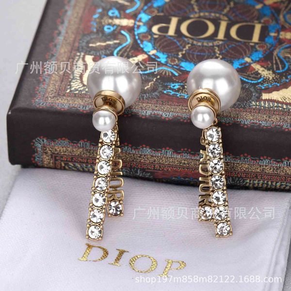 

luxury designer fashion same / d home di idol jewelry unique color earrings contrast women's gold inlaid letter street shot, Red;brown