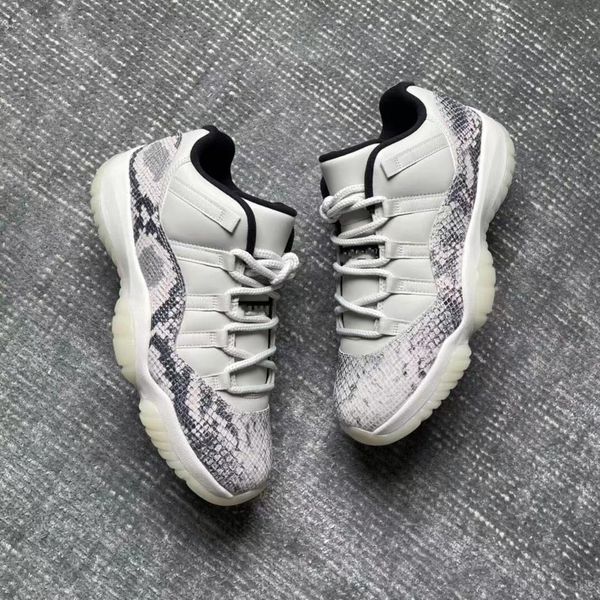 

jumpman 11 low concoro snakeskin basketball shoes light bone sail black real carbon fiber 11s trainer sports stylist fashion sneakers come w