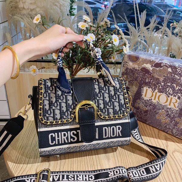 

luxurys designer handbags new bag 2021 diocesan women's portable messenger single shoulder simple large capacity women's bag bb