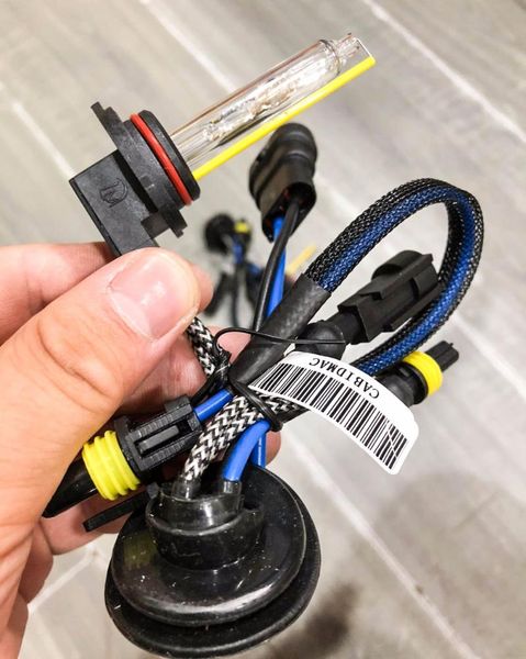 

car headlights 1 pair 12v 55w 3500lm 9012 hir2 ac hid xenon replacement headlamps bulbs metal base high lumen fast bright 5500k ballast
