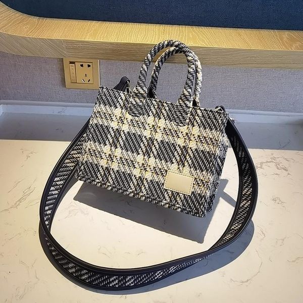 

bag ins messenger new tote female handbag summer shoulder design plaid niche picture 2021 cpftq