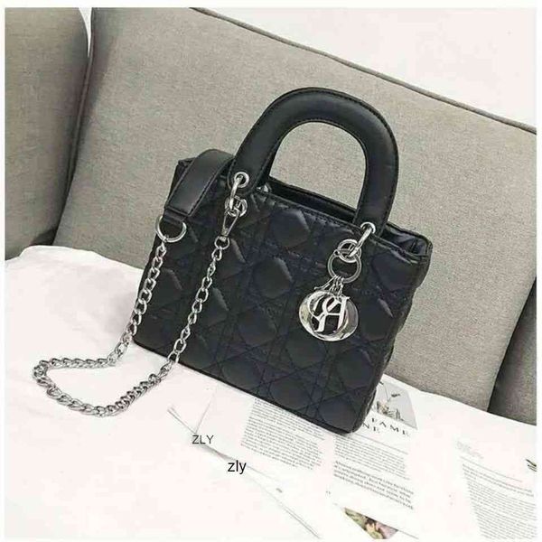 

2021 winter new lingge princess bag embroidered single shoulder cross carry versatile fashion foreign style large capacity women's zly