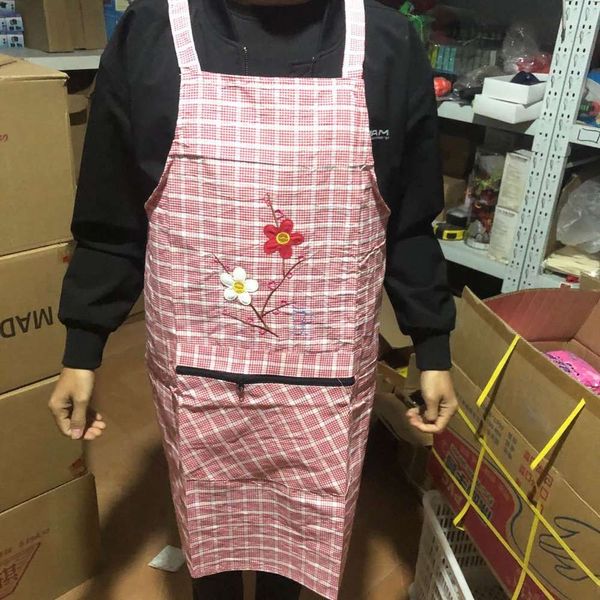 

kitchen fouling apron with zipper belly pocket