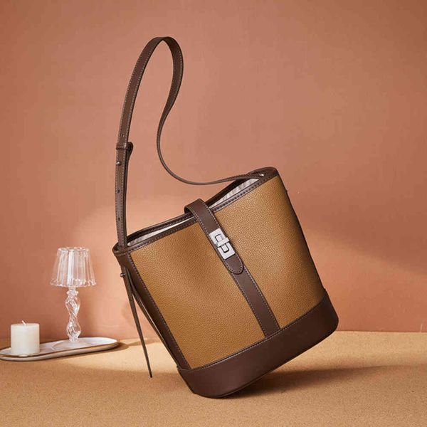 

leather bucket bag leather women's large capacity 2021 new commuter versatile one shoulder messenger bag