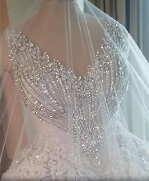 Cristalli di lusso Abito di sfera Arabo Dubai Abiti da sposa Scollo a V Senza maniche Abiti da sposa in pizzo Abiti da Noiva Robe Mairee