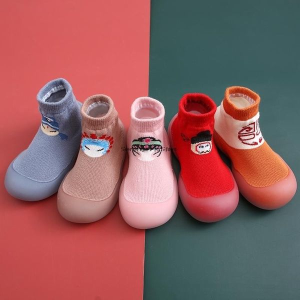 

first walkers latest cartoon floor socks shoes with soft sole for infantil born walker slippers baby brown boots kintted