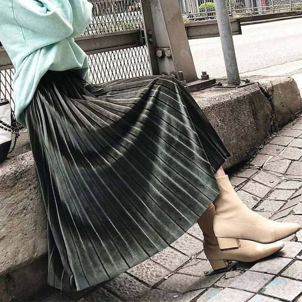 

pleated skirt women winter vintage high waist velvet black skirt ladies long silver maxi elascity casual party skirt 210309