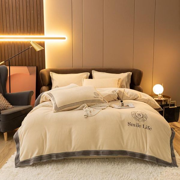 

bedding sets 4pcs double sided milk wool embroidery bed set  king size duvet cover sheet pillowcas