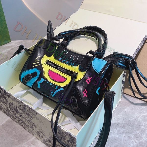 

2021 summer graffiti printing duffel bags fashion travelling bag designers handbags totes multicolors pochette cross body handbag shoulder p