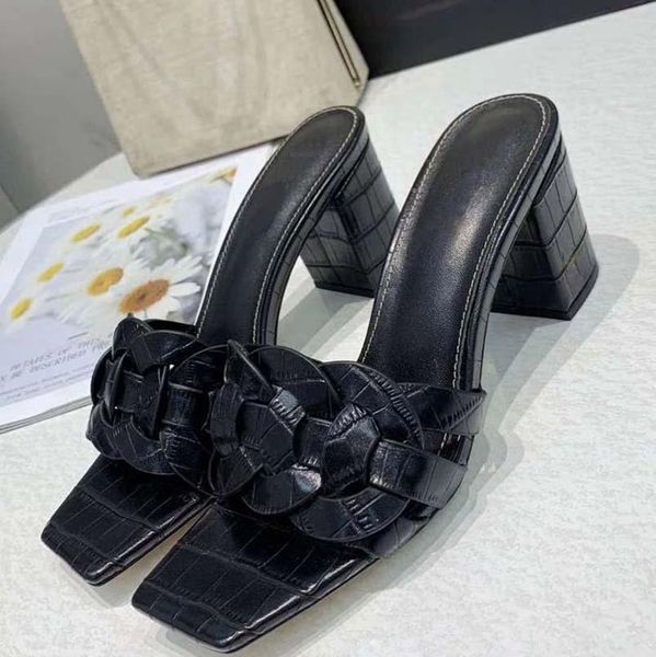 

2021 luxury design sandals gold patent inlaid women's ankle lace up women's high-heeled party skirt, Black;red