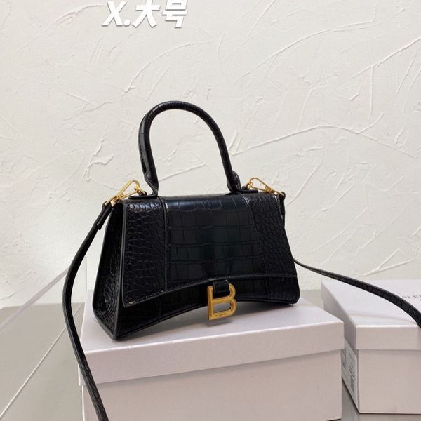 

2021 new crocodile leather hourglass moon tooth fashion women's letter crescent bagcrgs