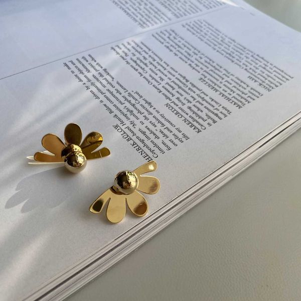 

915 french design earrings half sunflower metal ball simple and silver needle ear re9-10