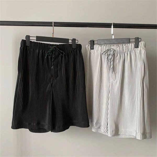 

2021 new ss pleated homme plisse shorts men women 1:1 solid color drawstring breechcloth kx7l, White;black
