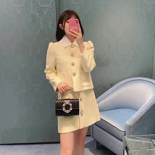 

2021 new ladies elegant blazer and skirt spring autumn runway designers pearls buttons two piece set 8blf, Black