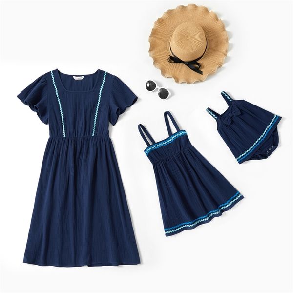 

mommy and me 100 % cotton ruffle sleeve lace decor solid dresses 210528, Blue