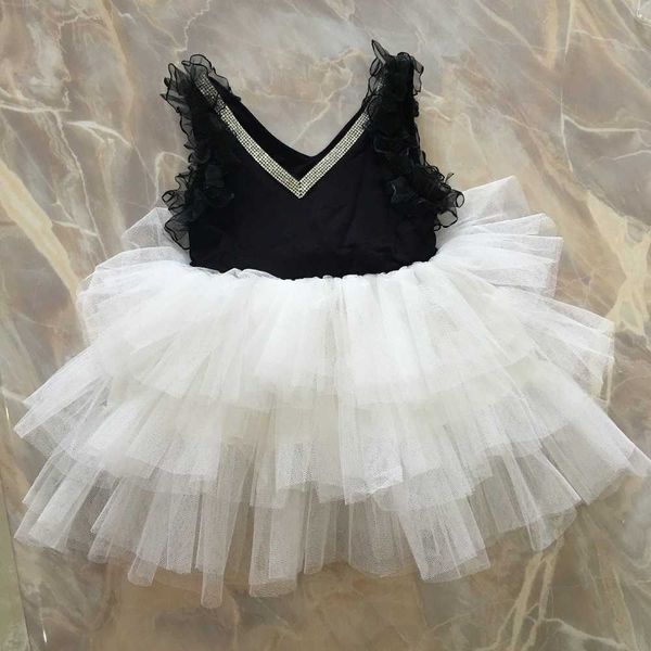 Мода элегантная девочка кристалл V-образным вырезом пачка платье детские оборками без рукавов торт детские черный формальный костюм 210529