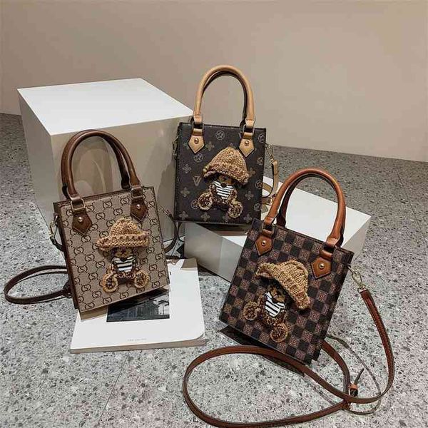 

2022 factory wholesale new live women's premium fashion niche messenger single shoulder bag fashion printed handbag large capacity zxbu