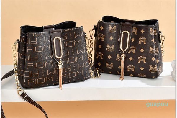 

tassel chain single shoulder large capacity bucket bag versatile fashion cross bag
