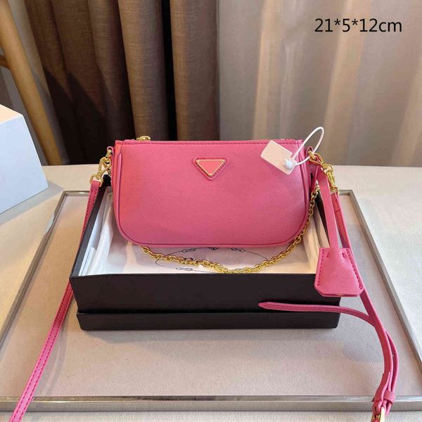 

2022 luxurys lady purses handbags designers crossbodys chain bags fashion underarm shoulder bag triangle pattern ribbon pd21071302