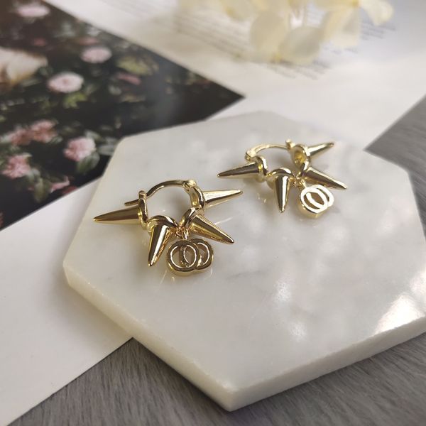 

classic stud, noble retro luxury earrings, high-quality men's and women's jewelry, personalized luxury original brand, Golden;silver