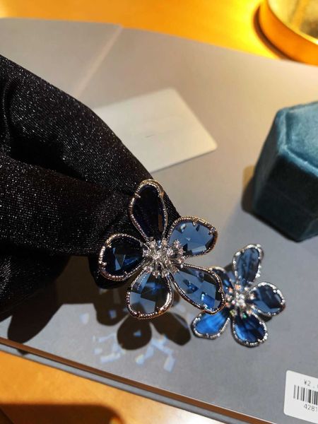 

D's Compass Blue Flower Earrings Inlaid with S925 Tremella Nails, Golden