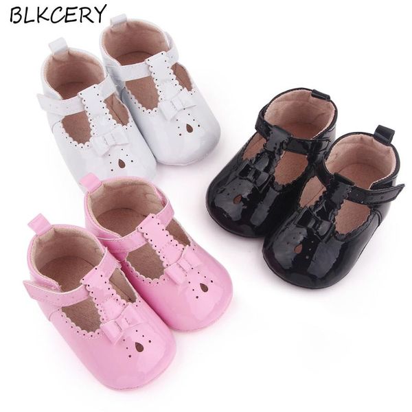 

first walkers born baby girl shoes 1 year fashion flats toddler no-slip sneakers infant footwear for walking booties crib with bows
