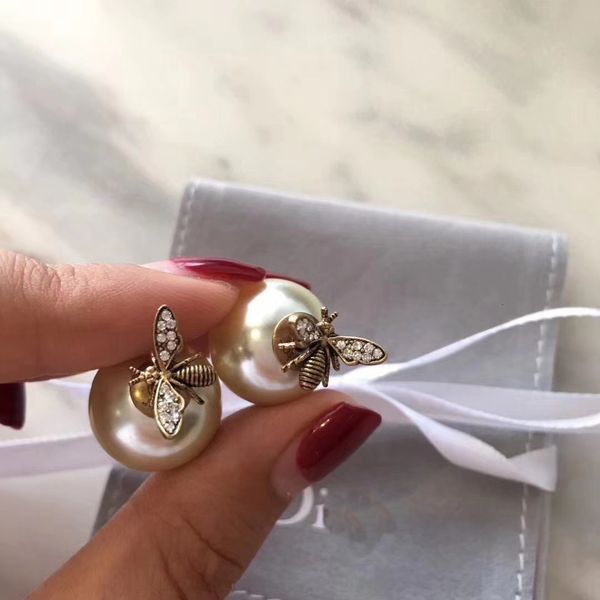 

dijia's new in 2019 are red, the same as d's ins bee pearl and earrings, Golden