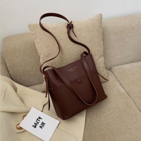 

spring bag ladies small tote shoulder korean new and summer western 2021 bucket handbag female retro messenger fashion bag style hdjhi, Red;black