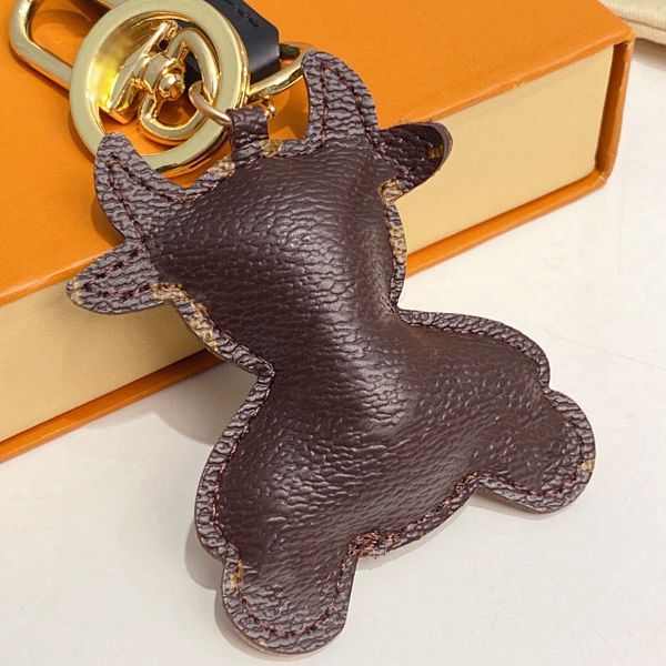 

2021 new designer keychains ox cattle cow keychain fashion men car keyring holder women bull ox pendant christmas new year gift, Slivery;golden