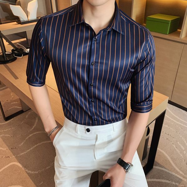 

2021 shaped like striped printed the style of elegant men's shirts officers'fine tuning clothes 9cea, White;black