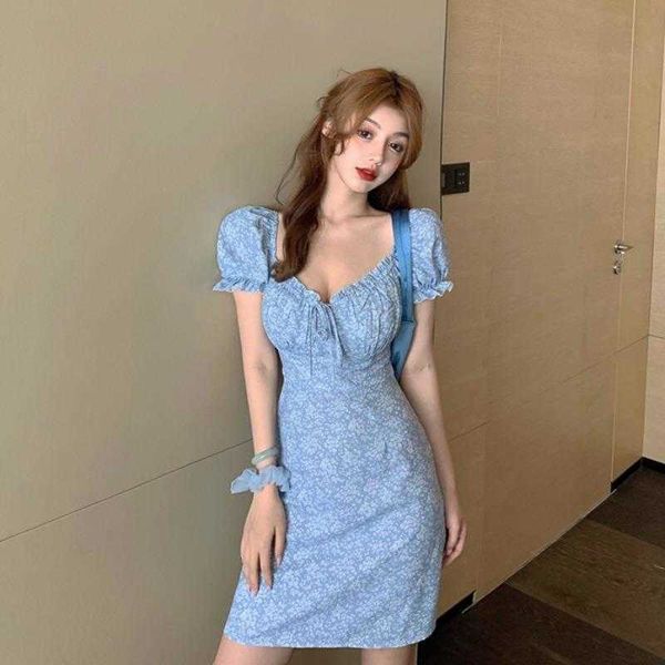 

popular 2021 drs french small crowd net red heart machine exposed clavicle square collar platycodon grandiflorum skirt waist broken flower, Black