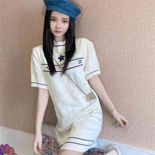 

2022 factory wholesale new d family dress women's early autumn five pointed star letter contrast thin knitted sleeve hip wrap middle sh, Black;gray