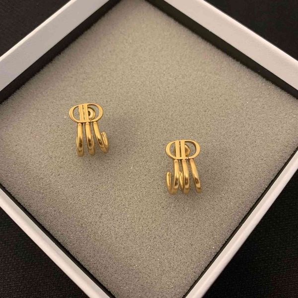 

2021 new designer family's letter earrings in 2721, Golden