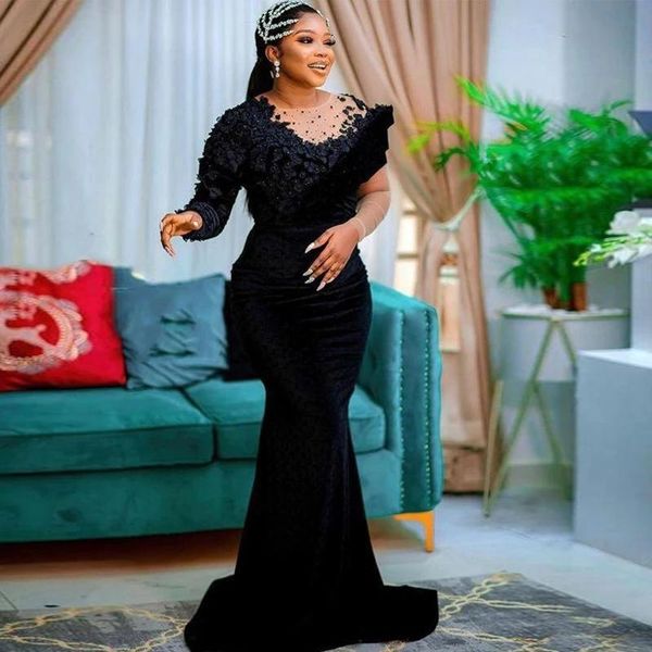 

2021 arabic black velvet mermaid evening dresses wear plus size lace appliques hand made flowers pearls prom gowns vestido de novia long sle, Black;red