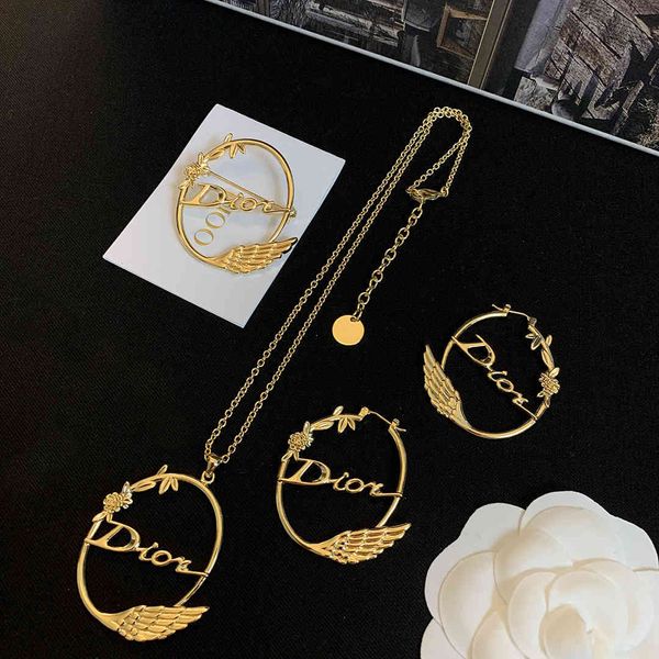 

special offer 2021 luxury designer jewelry feather necklace female 2021 new net red temperament letter pendant clavicle chain, Silver