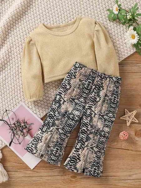 

baby puff sleeve tee & snakeskin print split hem pants she, White