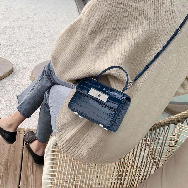 

shoulder bags leather handbags trendy one-shoulder messenger design large-capacity commuter bag women's travel accessories