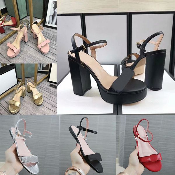 2021 Sandálias Designer Slides Sapatos Femininos Moda Verão Praia salto alto plano Qualidade da plataforma Senhoras confortáveis Calçado com strass Wedges Feminino Dedo aberto