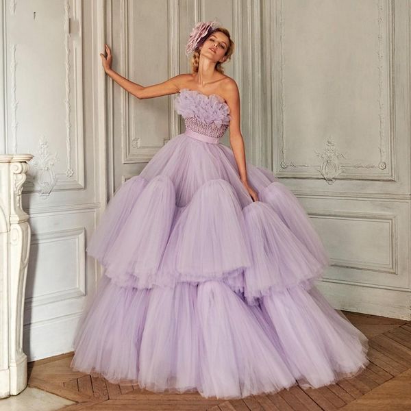 Wunderschöne Lavendel-Tüll-Prom-Kleider kräuselte flaumige Abendkleid trägerlosen Perlen-Applizierte formale Prinzessin Party Kleider Vestido de Noiva