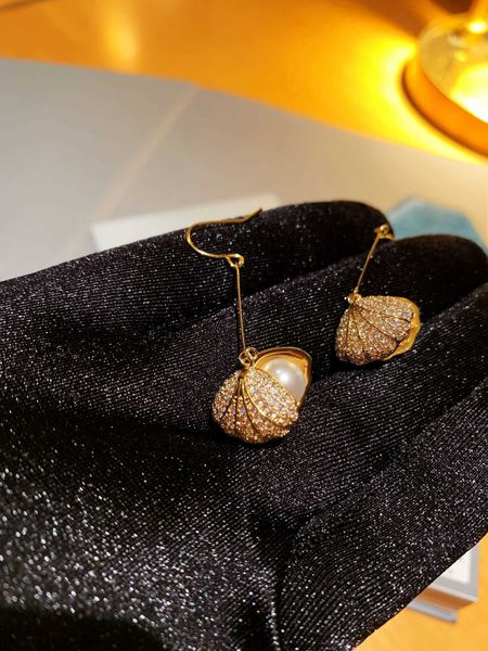 

d family japanese shell pearl earrings with s925 tremella nails, Golden