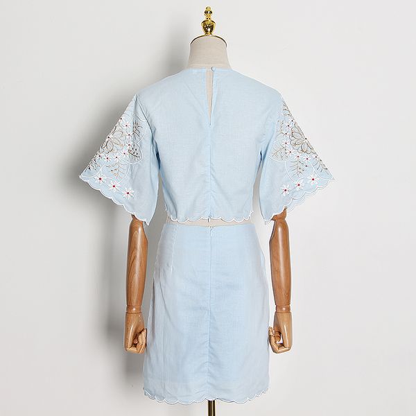 

embroidery floral two piece set for women square collar short sleeve blouse high waist skirts 2021 summer fashion, White