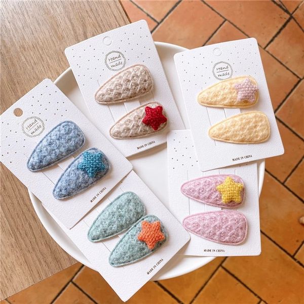 2 stücke Neue Süße Mädchen Kinder Niedliche Sterne Haarnadeln Kopfschmuck Einfache Bunte Gestrickte Wolle BB Clip Kinder Haarschmuck